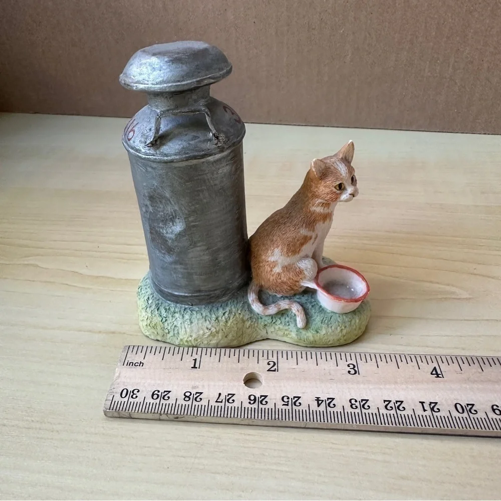 Cat with Milk Can Figurine Lowell Davis 1988 Schmid Scotland Farmhouse Vintage